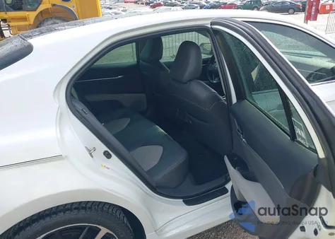 2018 Toyota Camry Xle z USA, uszkodzony, nr VIN 4T1B11HK2JU154202